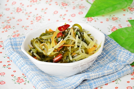 <a href=/shicai/diaoweipin/Cu/index.html target=_blank><u>醋</u></a>溜<a href=/shicai/shuichanpin/HaiDai/index.html target=_blank><u>海带</u></a>三丝