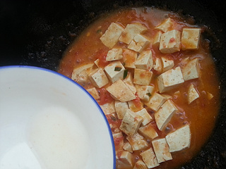 <a href=/shicai/shucai/XiHongShi/index.html target=_blank><u>西红柿</u></a>炖<a href=/shicai/mimian/DouFu/index.html target=_blank><u>豆腐</u></a>