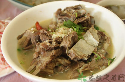 <a href=/shicai/rouqin/YangRou/index.html target=_blank><u>羊肉</u></a>怎样吃养胃