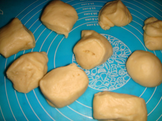 果酱<a href=/shicai/mimian/MianBao/index.html target=_blank><u>面包</u></a>