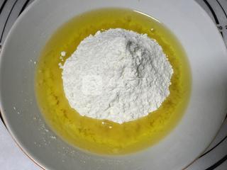 豆沙<a href=/shicai/shucai/JuHua/index.html target=_blank><u>菊花</u></a>酥