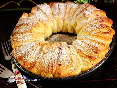 椰蓉花环<a href=/shicai/mimian/MianBao/index.html target=_blank><u>面包</u></a>的做法