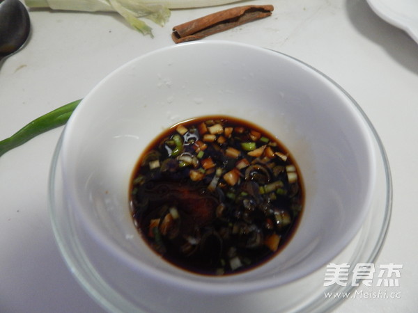 蒜香辣拌<a href=/shicai/shucai/QieZi/index.html target=_blank><u>茄子</u></a>的做法