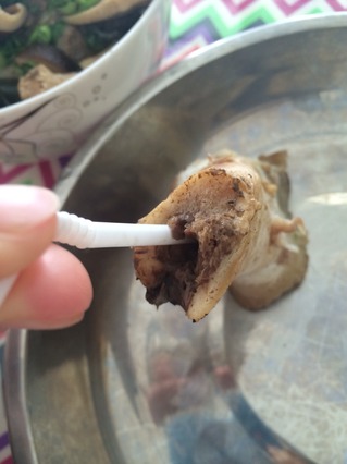 <a href=/shicai/shuichanpin/HaiDai/index.html target=_blank><u>海带</u></a><a href=/shicai/shucai/XiangGu/index.html target=_blank><u>香菇</u></a>炖大骨汤