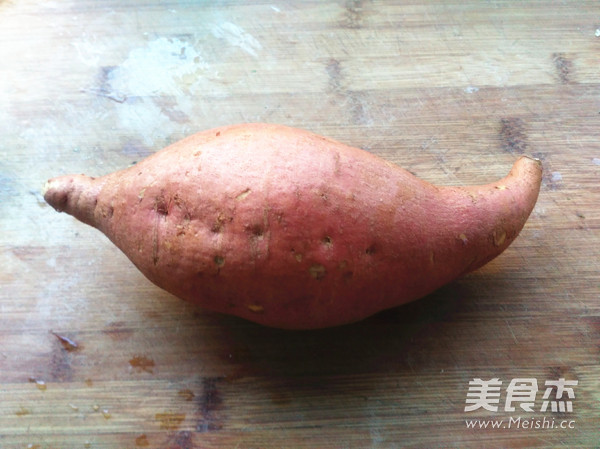 <a href=/shicai/shucai/HongShu/index.html target=_blank><u>红薯</u></a>丝饼的做法