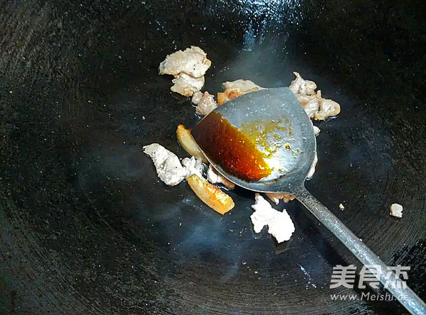 <a href=/shicai/shucai/HuLuoBo/index.html target=_blank><u>胡<a href=/shicai/shucai/LuoBo/index.html target=_blank><u>萝卜</u></a></u></a>马蹄炒肉的做法