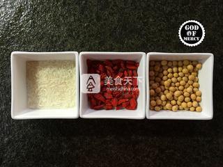 老石磨的醇<a href=/shicai/mimian/DouJiang/index.html target=_blank><u>豆浆</u></a>