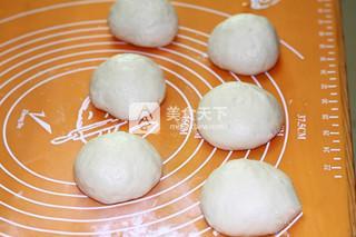 香甜柔软<a href=/shicai/guopin/BoLuo/index.html target=_blank><u>菠萝</u></a>包