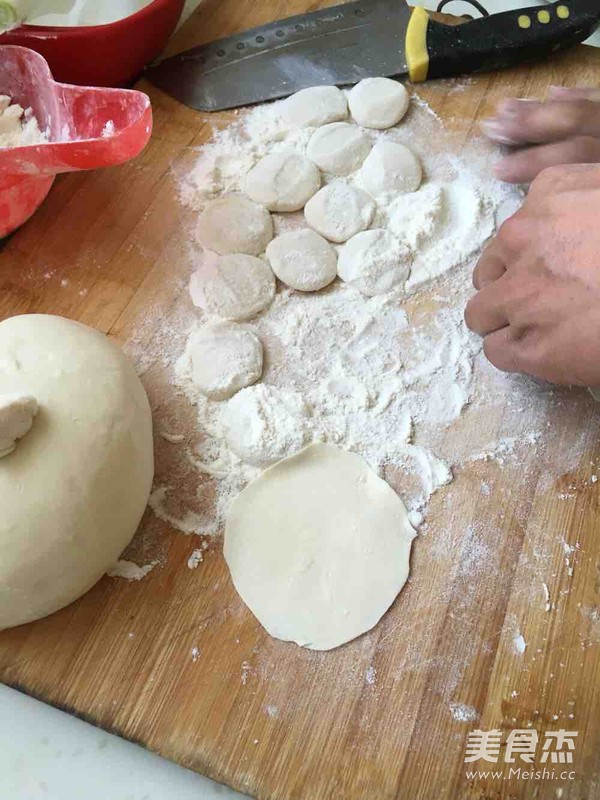 <a href=/shicai/shucai/QinCai/index.html target=_blank><u>芹菜</u></a><a href=/shicai/rouqin/ZhuRou/index.html target=_blank><u>猪肉</u></a>水饺的做法