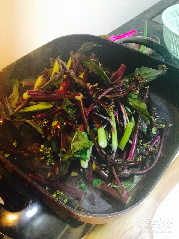 肉片炒<a href=/shicai/shucai/CaiXin/index.html target=_blank><u>菜心</u></a>的做法