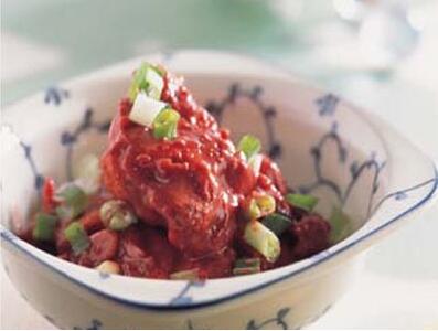 红糟蒸<a href=/shicai/rouqin/PaiGu/index.html target=_blank><u>排骨</u></a>怎么做?