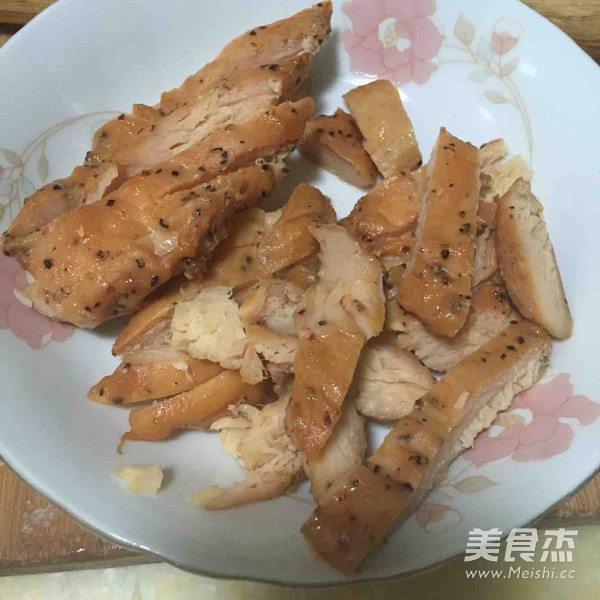 黑椒<a href=/shicai/rouqin/ZhengJi/index.html target=_blank><u>鸡肉</u></a>披萨的做法