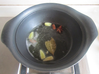 <a href=/shicai/shucai/TuDou/index.html target=_blank><u>土豆</u></a>烧<a href=/shicai/rouqin/JiChi/index.html target=_blank><u>鸡翅</u></a>