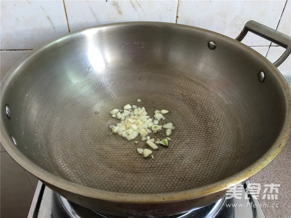 红椒炒<a href=/shicai/shucai/HuaCai/index.html target=_blank><u>花菜</u></a>的做法