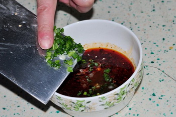 红烧<a href=/shicai/rouqin/PaiGu/index.html target=_blank><u>排骨</u></a>面步骤