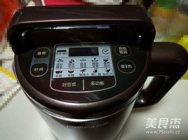 倍浓红<a href=/shicai/guopin/Zao/index.html target=_blank><u>枣</u></a><a href=/shicai/mimian/DouJiang/index.html target=_blank><u>豆浆</u></a>的做法