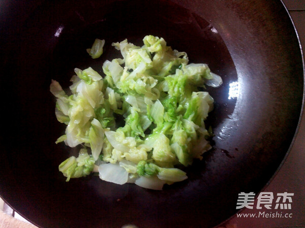 <a href=/shicai/shucai/BaiCai/index.html target=_blank><u>白菜</u></a>炒虾黄的做法