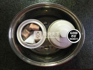 秋季减肥正当时养颜瘦身的白<a href=/shicai/shucai/LuoBo/index.html target=_blank><u>萝卜</u></a><a href=/shicai/rouqin/PaiGu/index.html target=_blank><u>排骨</u></a>汤