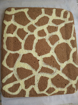 长颈鹿<a href=zt/qifengdg target=_blank><u>戚风蛋糕</u></a>卷