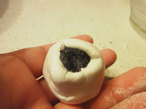 <a href=/shicai/guopin/HeiZhiMa/index.html target=_blank><u>黑<a href=/shicai/guopin/ZhiMa/index.html target=_blank><u>芝麻</u></a></u></a>汤圆步骤12