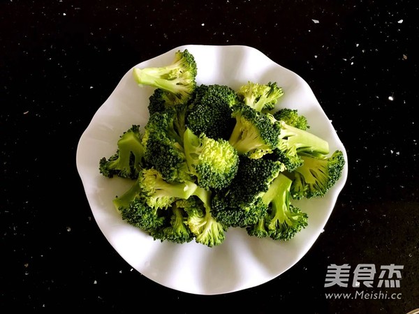 豉油<a href=/shicai/shucai/XiLanHua/index.html target=_blank><u>西兰花</u></a>的做法