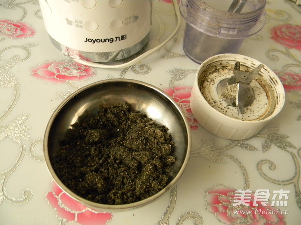 <a href=/shicai/guopin/HeiZhiMa/index.html target=_blank><u>黑<a href=/shicai/guopin/ZhiMa/index.html target=_blank><u>芝麻</u></a></u></a>汤圆的做法