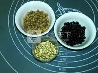 <a href=/shicai/mimian/YiMi/index.html target=_blank><u>薏米</u></a>黑<a href=/shicai/mimian/HuangDou/index.html target=_blank><u>黄豆</u></a>浆