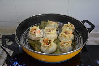 <a href=/shicai/mimian/NuoMi/index.html target=_blank><u>糯米</u></a>烧麦