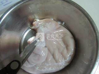 肚片<a href=/shicai/shucai/MuEr/index.html target=_blank><u>木耳</u></a><a href=/shicai/guopin/HuaSheng/index.html target=_blank><u>花生</u></a>汤