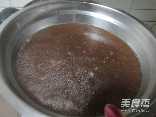 美味<a href=/shicai/rouqin/ZhuTi/index.html target=_blank><u>猪蹄</u></a>冻的做法