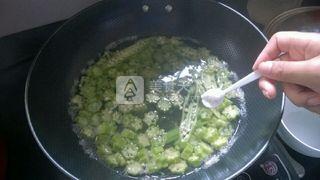 <a href=/shicai/shucai/QiuKui/index.html target=_blank><u>秋葵</u></a>汤