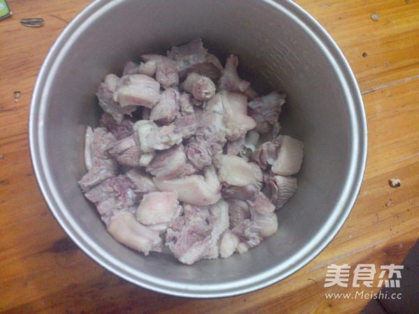 白<a href=/shicai/shucai/LuoBo/index.html target=_blank><u>萝卜</u></a>煲<a href=/shicai/rouqin/YaRou/index.html target=_blank><u>鸭肉</u></a>的做法