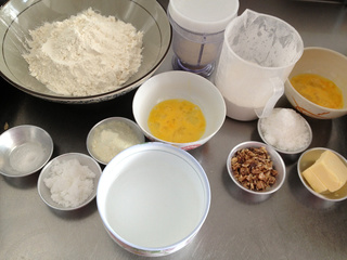 <a href=/shicai/mimian/QiaoKeLi/index.html target=_blank><u>巧克力</u></a>馅<a href=/shicai/guopin/BoLuo/index.html target=_blank><u>菠萝</u></a><a href=/shicai/mimian/MianBao/index.html target=_blank><u>面包</u></a>