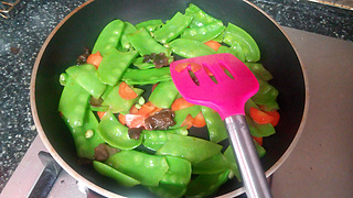 素炒<a href=/shicai/shucai/HeLanDou/index.html target=_blank><u>荷兰豆</u></a>