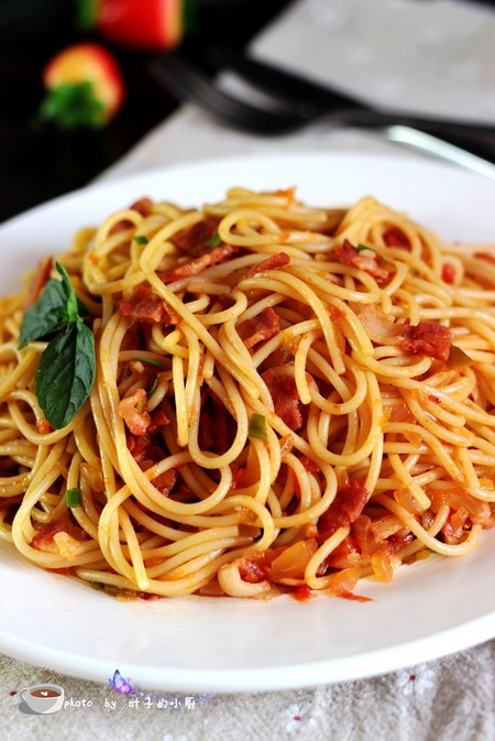 <a href=/shicai/rouqin/PeiGen/index.html target=_blank><u>培根</u></a><a href=/shicai/mimian/YiDaLiMian/index.html target=_blank><u>意大利面</u></a>