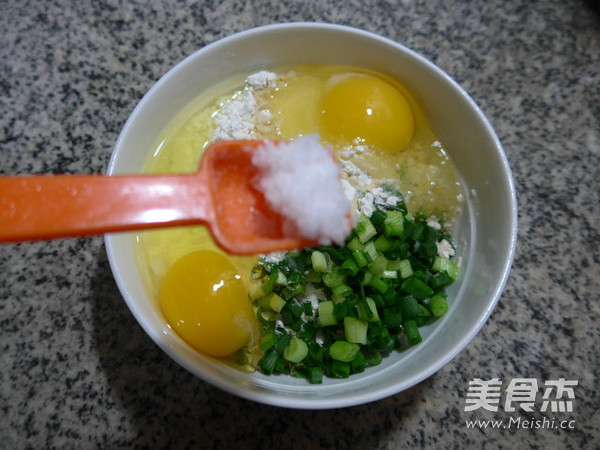 香葱<a href=/shicai/rouqin/JiDan/index.html target=_blank><u>鸡蛋</u></a><a href=/shicai/mimian/YanMai/index.html target=_blank><u>燕麦</u></a>饼的做法