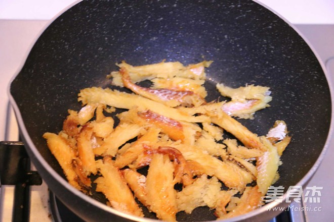 <a href=/shicai/shucai/HuangDouYa/index.html target=_blank><u><a href=/shicai/mimian/HuangDou/index.html target=_blank><u>黄豆</u></a>芽</u></a>明太鱼汤的做法