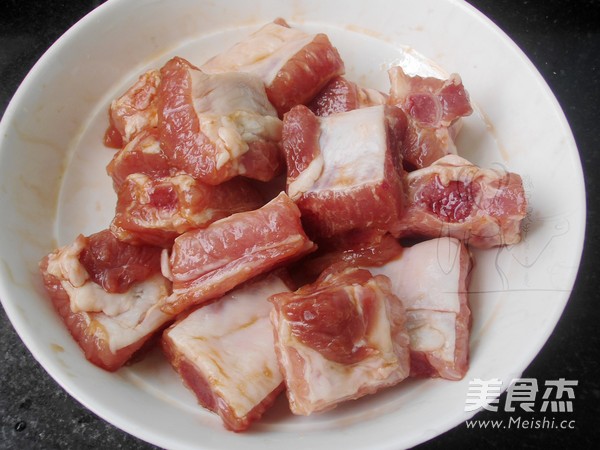 <a href=/shicai/shucai/XiangGu/index.html target=_blank><u>香菇</u></a><a href=/shicai/guopin/LiZi/index.html target=_blank><u>栗子</u></a>烧<a href=/shicai/rouqin/PaiGu/index.html target=_blank><u>排骨</u></a>的做法