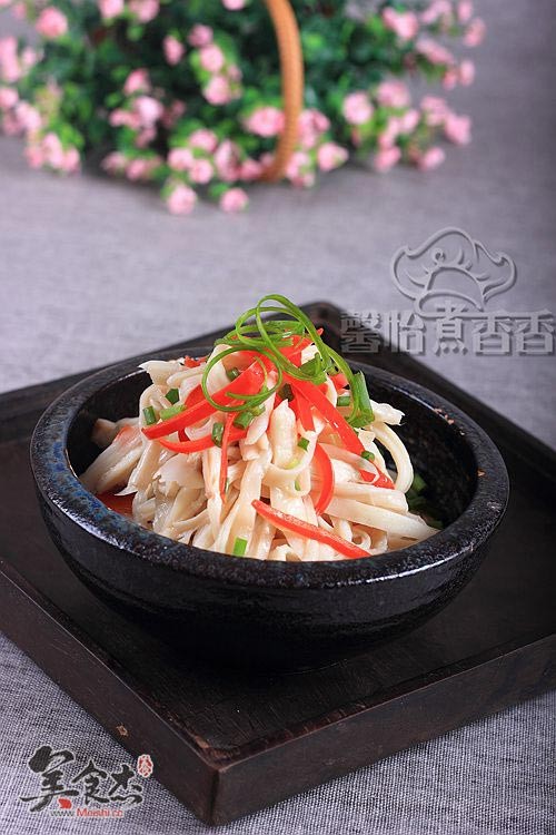 手撕<a href=/shicai/diaoweipin/CongYou/index.html target=_blank><u>葱油</u></a><a href=/shicai/shucai/XingBaoGu/index.html target=_blank><u><a href=/shicai/guopin/Xing/index.html target=_blank><u>杏</u></a>鲍菇</u></a>Xk.jpg