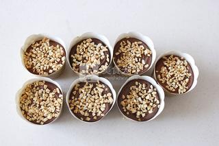 <a href=/shicai/guopin/HuaSheng/index.html target=_blank><u>花生</u></a><a href=/shicai/mimian/QiaoKeLi/index.html target=_blank><u>巧克力</u></a>蛋糕