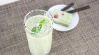 奇异果<a href=/shicai/guopin/XianJiao/index.html target=_blank><u>香蕉</u></a>smoothie