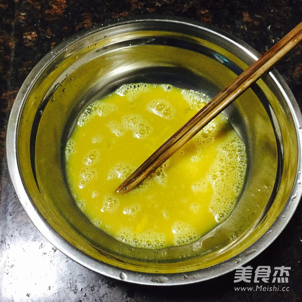 香葱<a href=/shicai/rouqin/JiDan/index.html target=_blank><u>鸡蛋</u></a>饼的做法