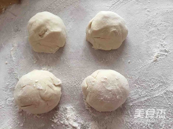 <a href=/shicai/rouqin/YangRou/index.html target=_blank><u>羊肉</u></a>包子的做法