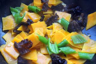 杂蔬炒<a href=/shicai/shucai/NanGua/index.html target=_blank><u>南瓜</u></a>