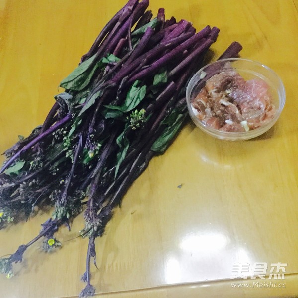 肉片炒<a href=/shicai/shucai/CaiXin/index.html target=_blank><u>菜心</u></a>的做法