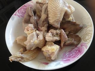 <a href=/shicai/shucai/LianOu/index.html target=_blank><u>莲<a href=/shicai/shucai/Ou/index.html target=_blank><u>藕</u></a></u></a><a href=/shicai/shucai/HuLuoBo/index.html target=_blank><u>胡<a href=/shicai/shucai/LuoBo/index.html target=_blank><u>萝卜</u></a></u></a>鸡汤