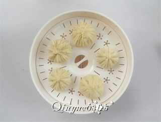 白<a href=/shicai/shucai/LuoBo/index.html target=_blank><u>萝卜</u></a>包子