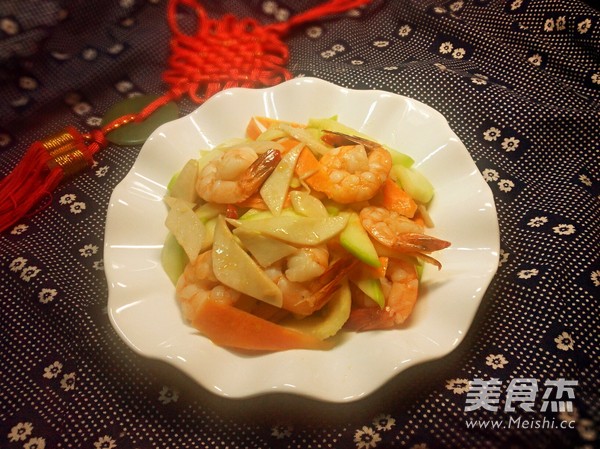 <a href=/shicai/shucai/XiHuLu/index.html target=_blank><u>西葫芦</u></a>炒虾仁的做法