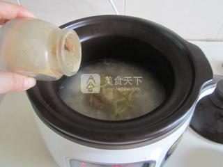 <a href=/shicai/shucai/XiangCai/index.html target=_blank><u>香菜</u></a><a href=/shicai/rouqin/ZhuGan/index.html target=_blank><u>猪肝</u></a>阴米粥