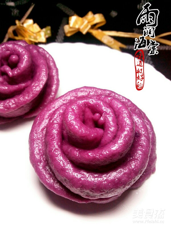 <a href=/shicai/shucai/ZiShu/index.html target=_blank><u>紫薯</u></a><a href=/shicai/shucai/MeiGuiHua/index.html target=_blank><u>玫瑰花</u></a>卷的做法